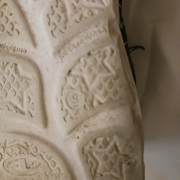 Athletic Works light up toddler sneakers - Picture 16 of 16